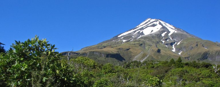 Hiking Mount Taranaki (Egmont)